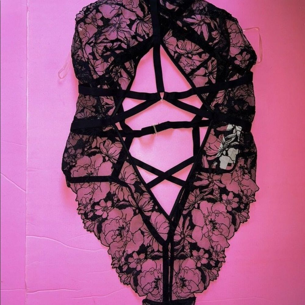 NWT VS L TEDDY ONE-PIECE